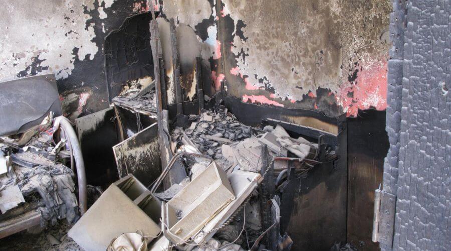 Why choose water damage restoration service for commercial flood cleanup in Indio